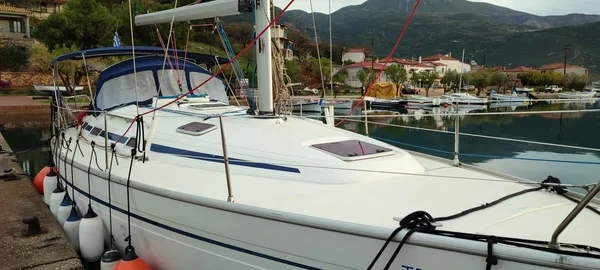 Bavaria 38 Cruiser - Boatscribe.com