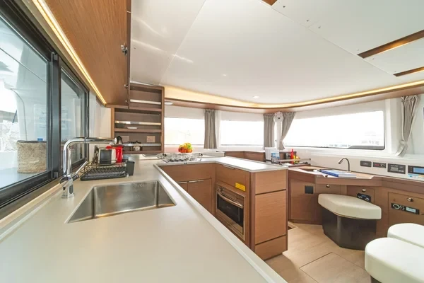 Lagoon 46 - Boatscribe.com