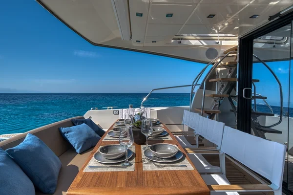 Prestige 550 Fly - Boatscribe.com