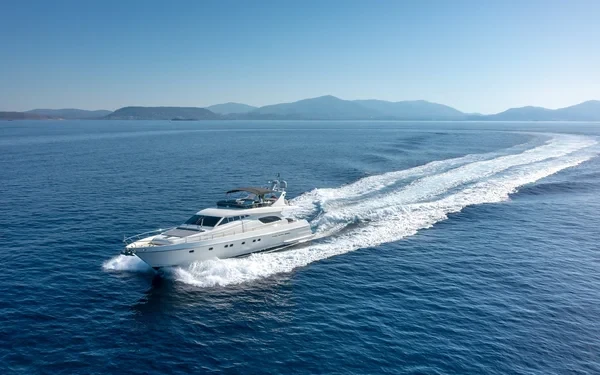 Ferretti 72 - Boatscribe.com