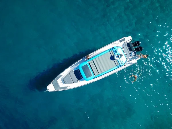 Axopar 37 XC Cross Cabin - Boatscribe.com