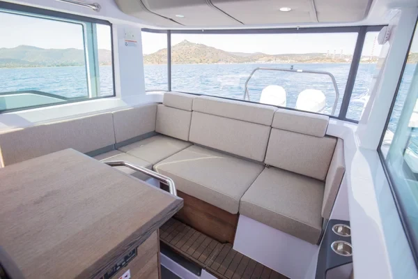 Axopar 37 XC Cross Cabin - Boatscribe.com