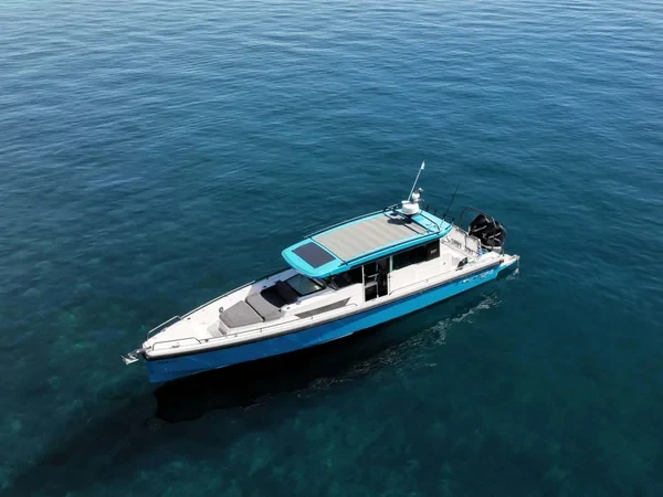 Axopar 37 XC Cross Cabin - Boatscribe.com
