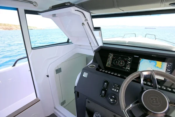 Axopar 37 XC Cross Cabin - Boatscribe.com