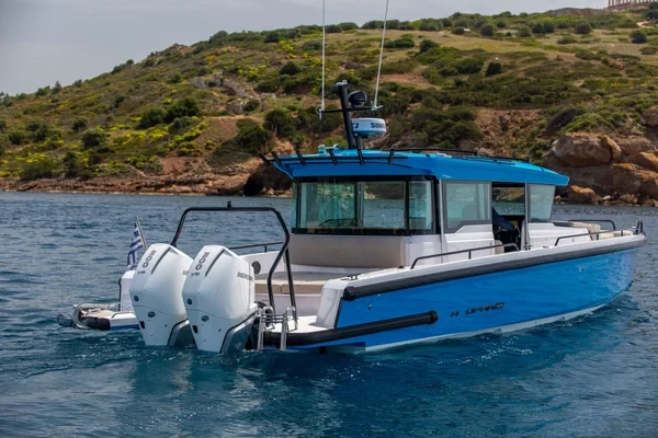 Axopar 37 XC Cross Cabin - Boatscribe.com