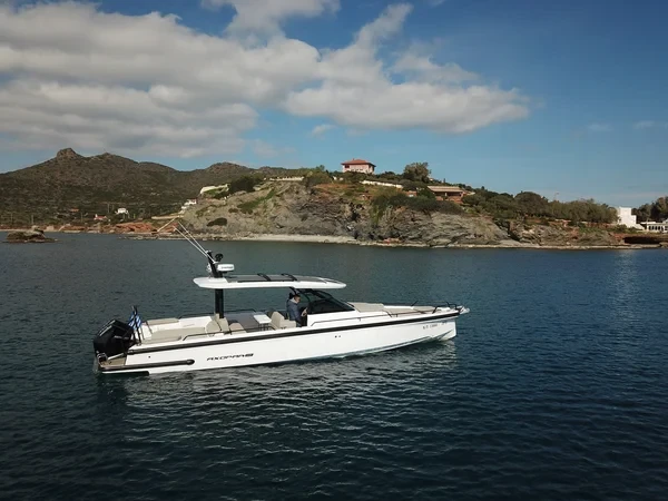 Axopar 37  Sun Top - Boatscribe.com