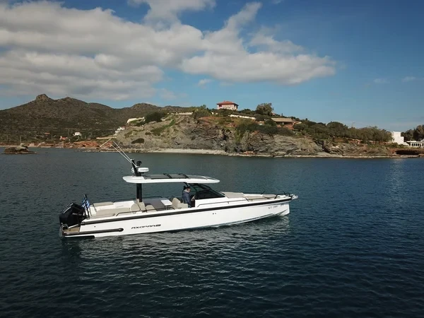 Axopar 37  Sun Top - Boatscribe.com