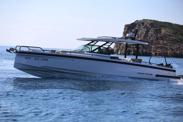 Axopar 37  Sun Top - Boatscribe.com