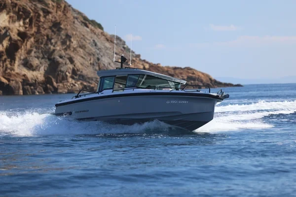 Axopar 37 XC Cross Cabin - Boatscribe.com