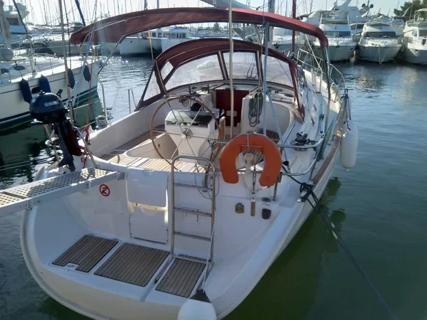 Oceanis 41.1 - Boatscribe.com