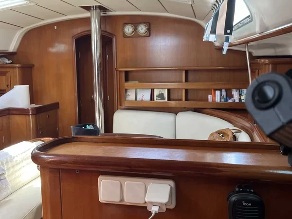 Oceanis 41.1 - Boatscribe.com