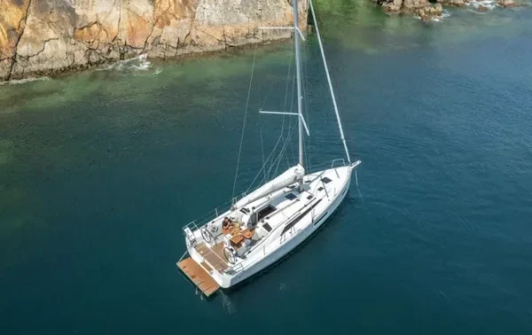 Oceanis 37.1 - Boatscribe.com