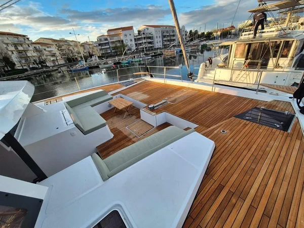 Bali 5.4 - Boatscribe.com