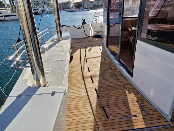 Bali 5.4 - Boatscribe.com