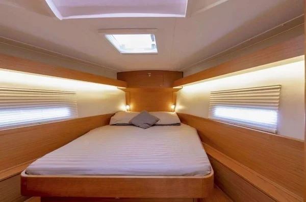 Dufour 430 - Boatscribe.com