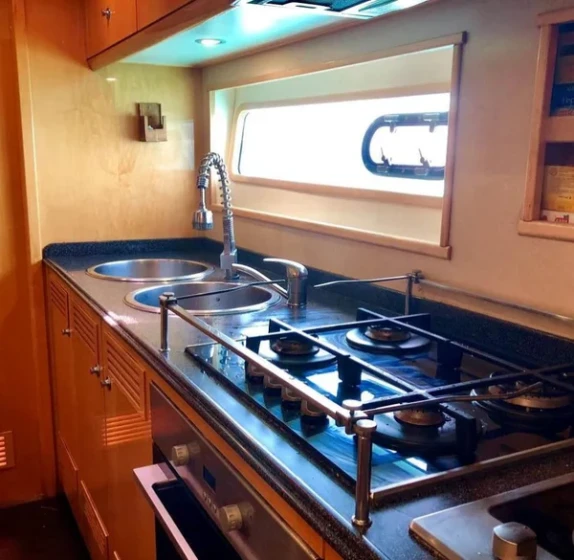 Privilege 615 - Boatscribe.com