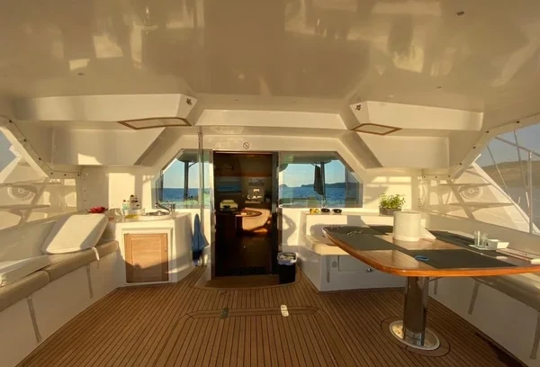 Privilege 615 - Boatscribe.com
