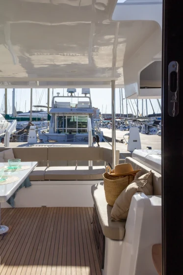 Aventura 37 - Boatscribe.com