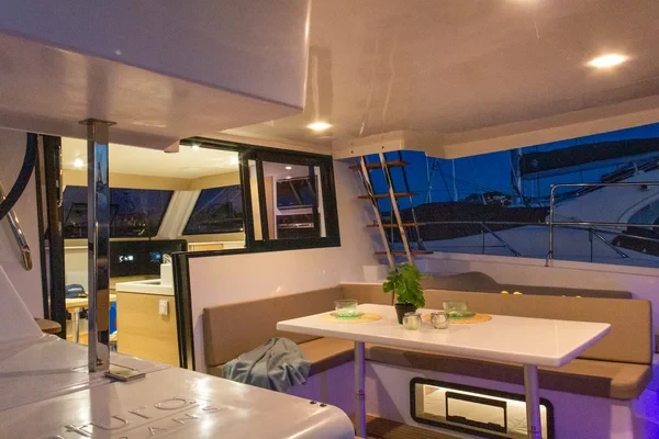Aventura 37 - Boatscribe.com
