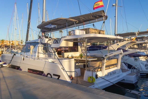 Aventura 37 - Boatscribe.com