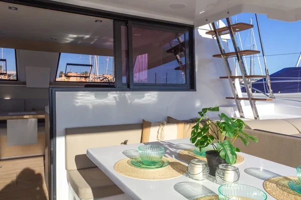 Aventura 37 - Boatscribe.com