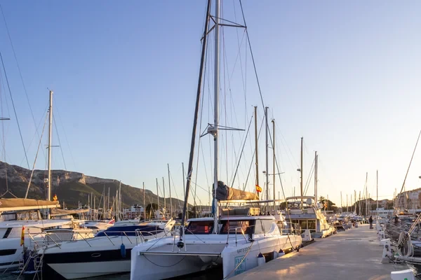 Aventura 37 - Boatscribe.com