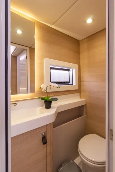Aventura 37 - Boatscribe.com