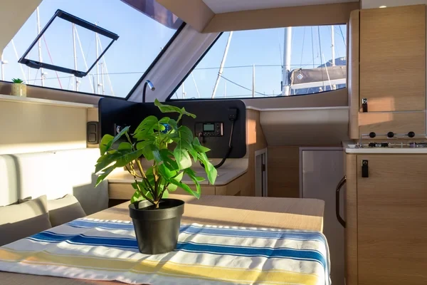 Aventura 37 - Boatscribe.com