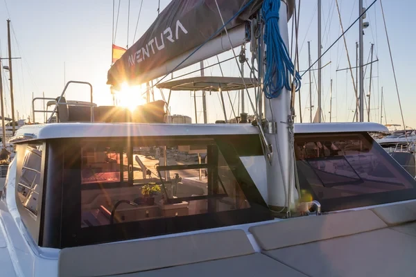 Aventura 37 - Boatscribe.com