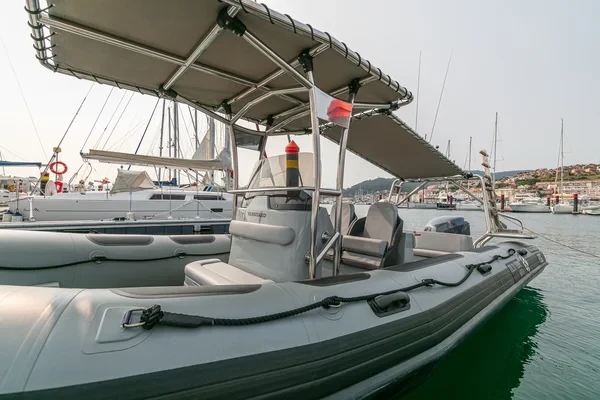 Vanguard 760 - Boatscribe.com