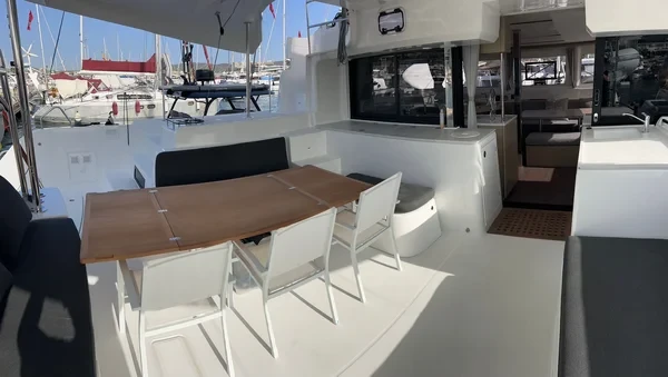 Lagoon 46 - Boatscribe.com
