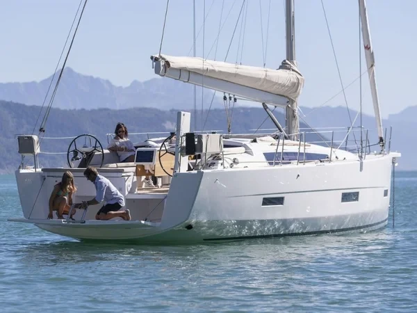 Dufour 430 - Boatscribe.com