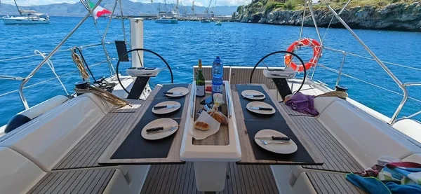 Dufour 430 - Boatscribe.com