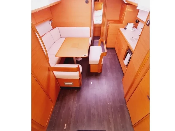 Dufour 430 - Boatscribe.com