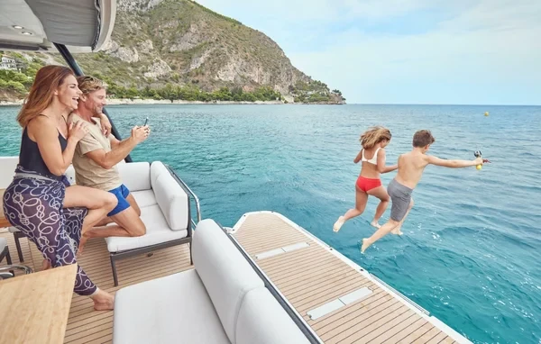 Prestige M48 - Boatscribe.com