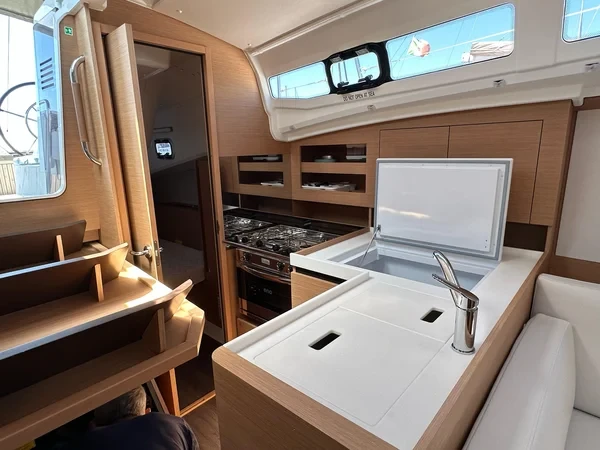 Sun Odyssey 380 - Boatscribe.com