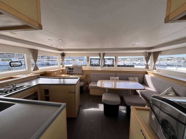Lagoon 450 F - Boatscribe.com