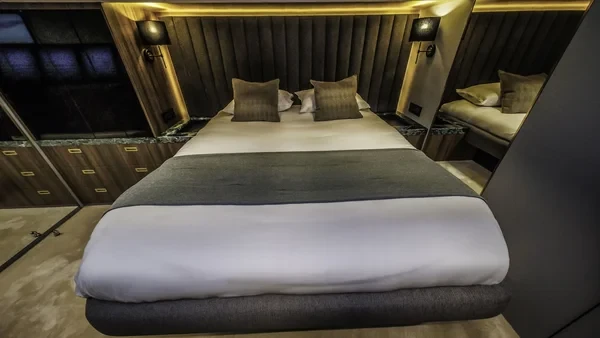 Moon Yacht 60 - Boatscribe.com