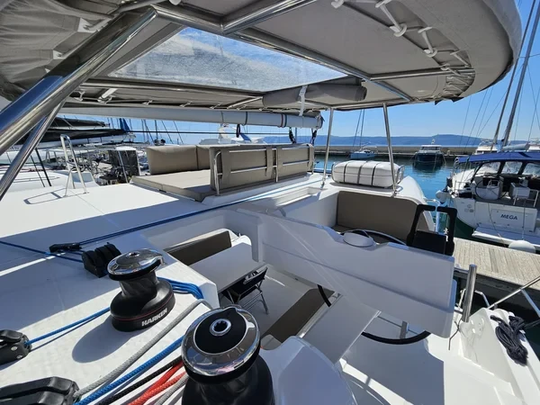 Aventura 37 - Boatscribe.com