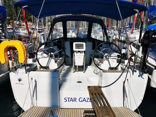 Sun Odyssey 419 - Boatscribe.com