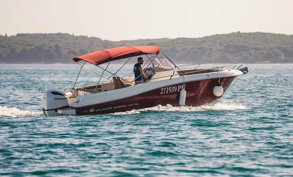 Atlantic 750 Open - Boatscribe.com