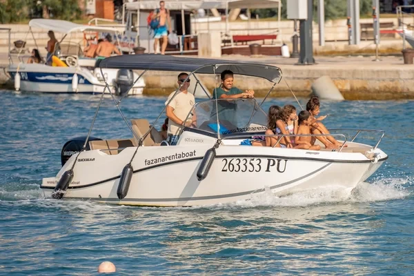 Quicksilver 605 Sundeck - Boatscribe.com
