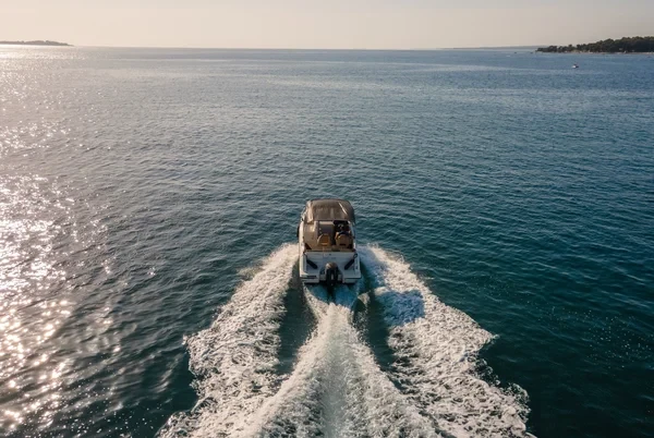 Quicksilver 605 Sundeck - Boatscribe.com