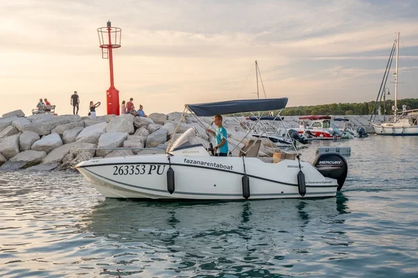 Quicksilver 605 Sundeck - Boatscribe.com