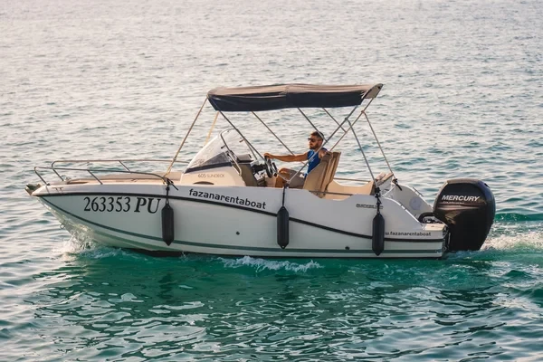 Quicksilver 605 Sundeck - Boatscribe.com