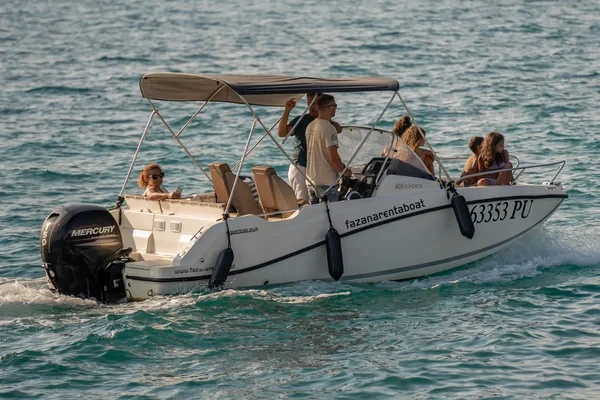 Quicksilver 605 Sundeck - Boatscribe.com