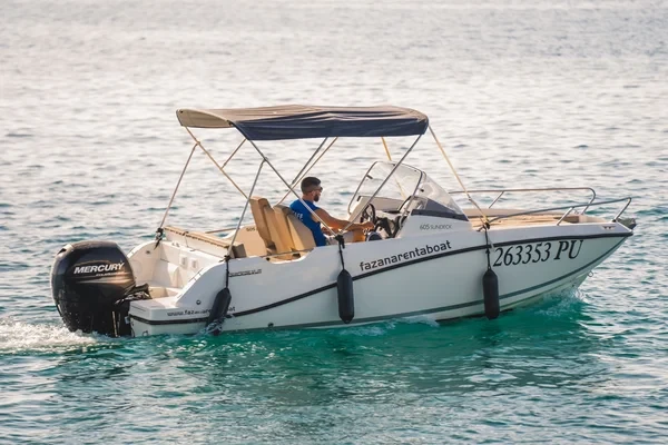Quicksilver 605 Sundeck - Boatscribe.com