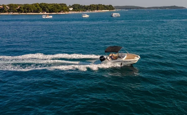 Quicksilver 605 Sundeck - Boatscribe.com