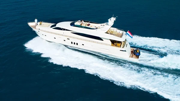 Canados 86 - Boatscribe.com