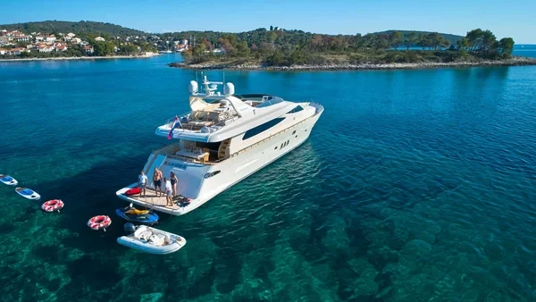 Canados 86 - Boatscribe.com